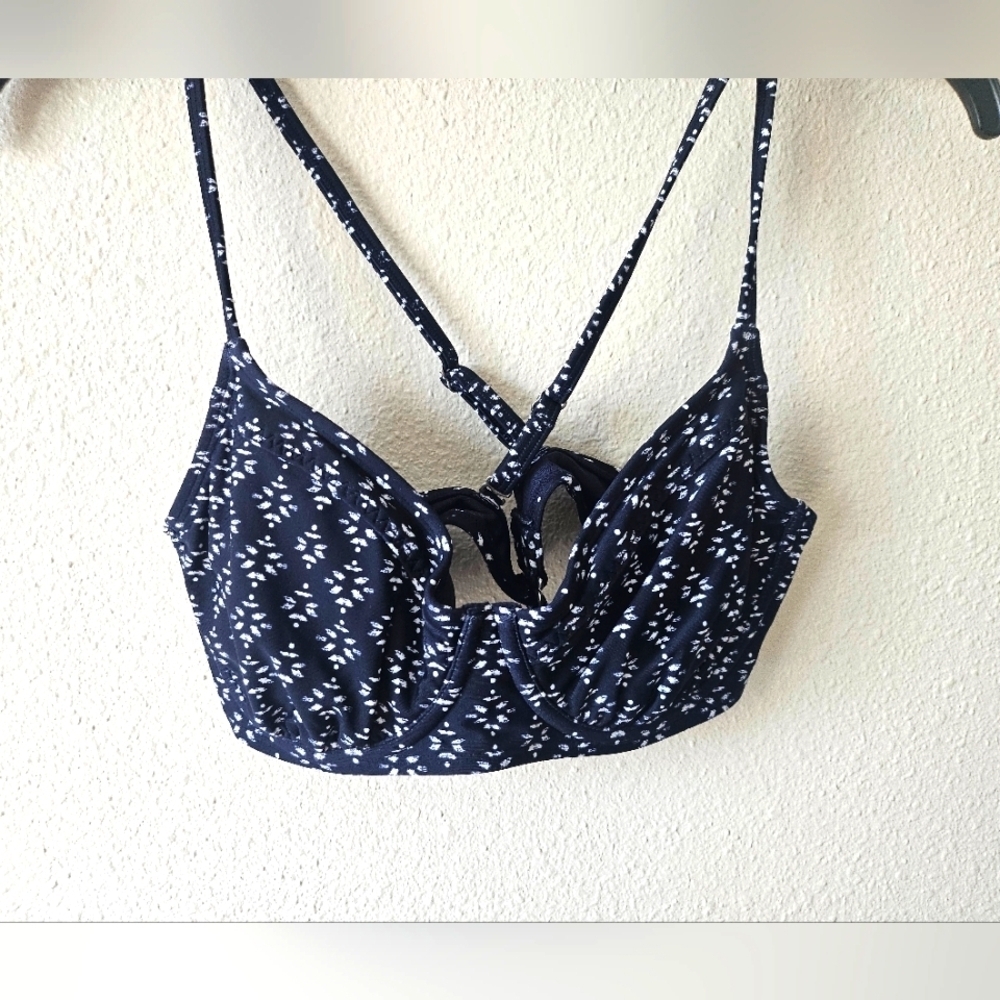 Athleta Women's Navy Taza Kaimana Ruched Bikini Top Size 34BC.